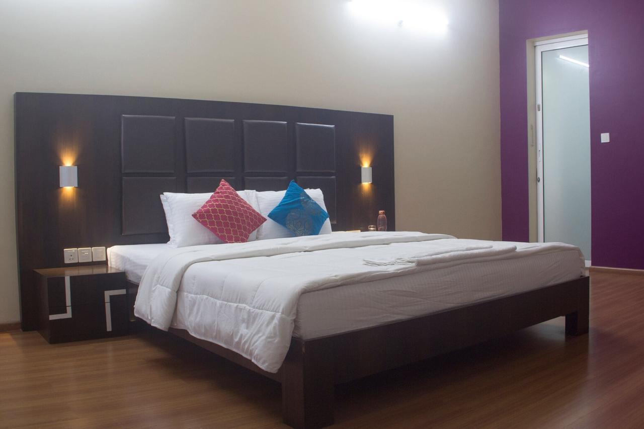 푸네 Amanora Park Town B&B 외부 사진