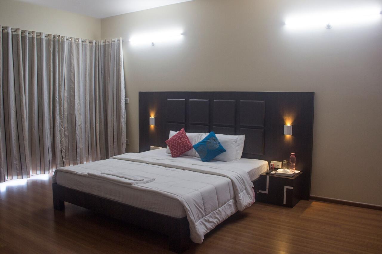 푸네 Amanora Park Town B&B 외부 사진
